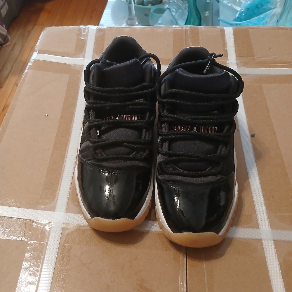 Jordan Kids Black and Tan Sneakers